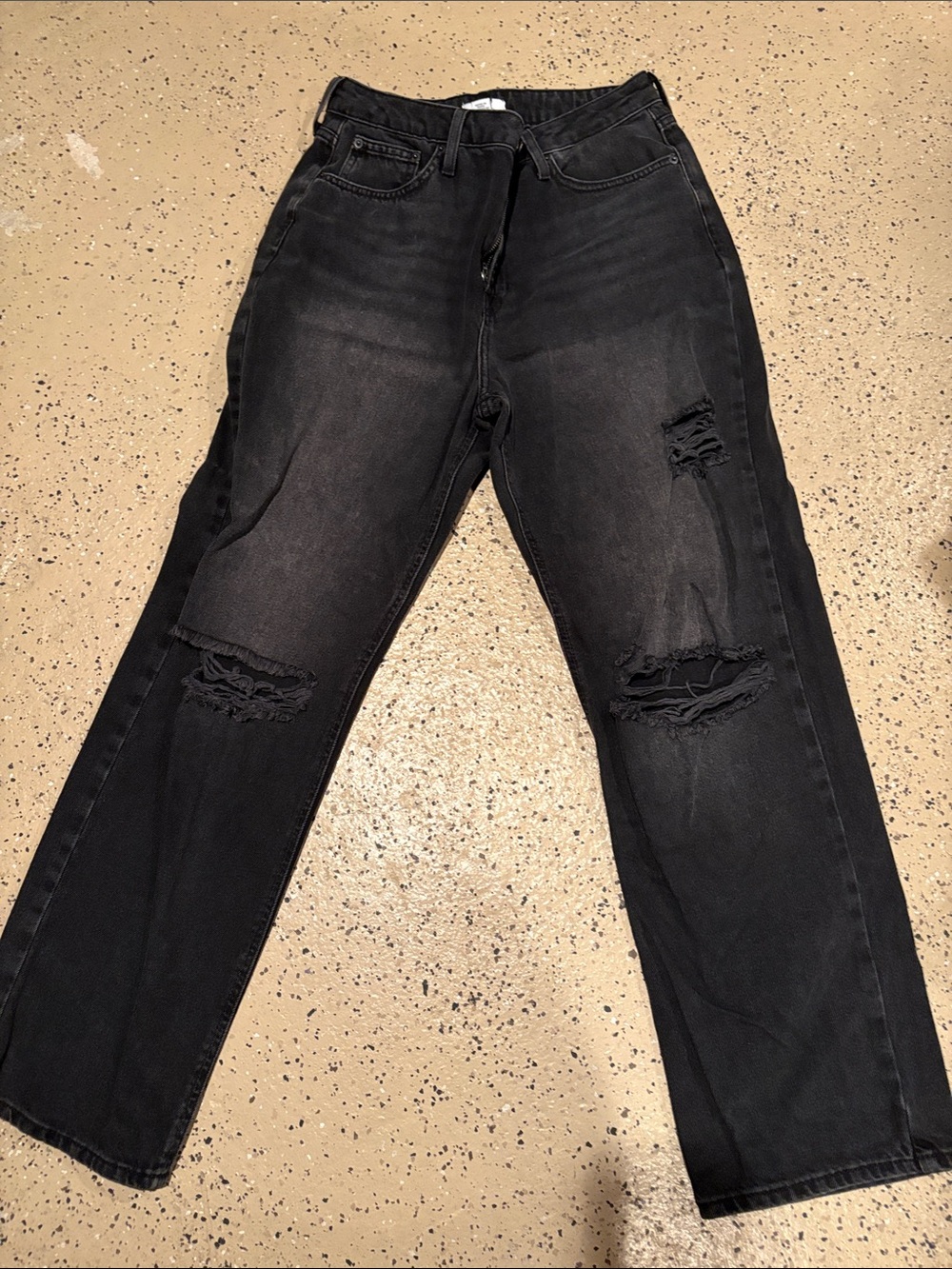 Women Black Distressed Straight-Leg Jeans